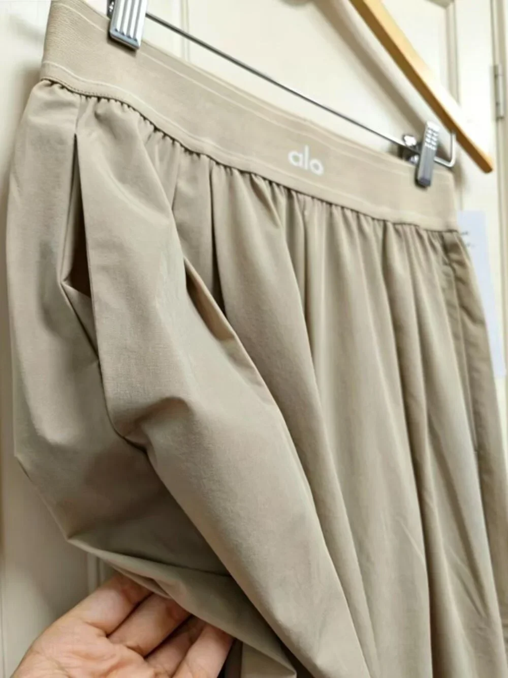 NWT Alo Yoga（Regular）Suit Up Trouser💓Gravel Wide Leg Pants🎄Quiet luxury - Picture 3 of 8